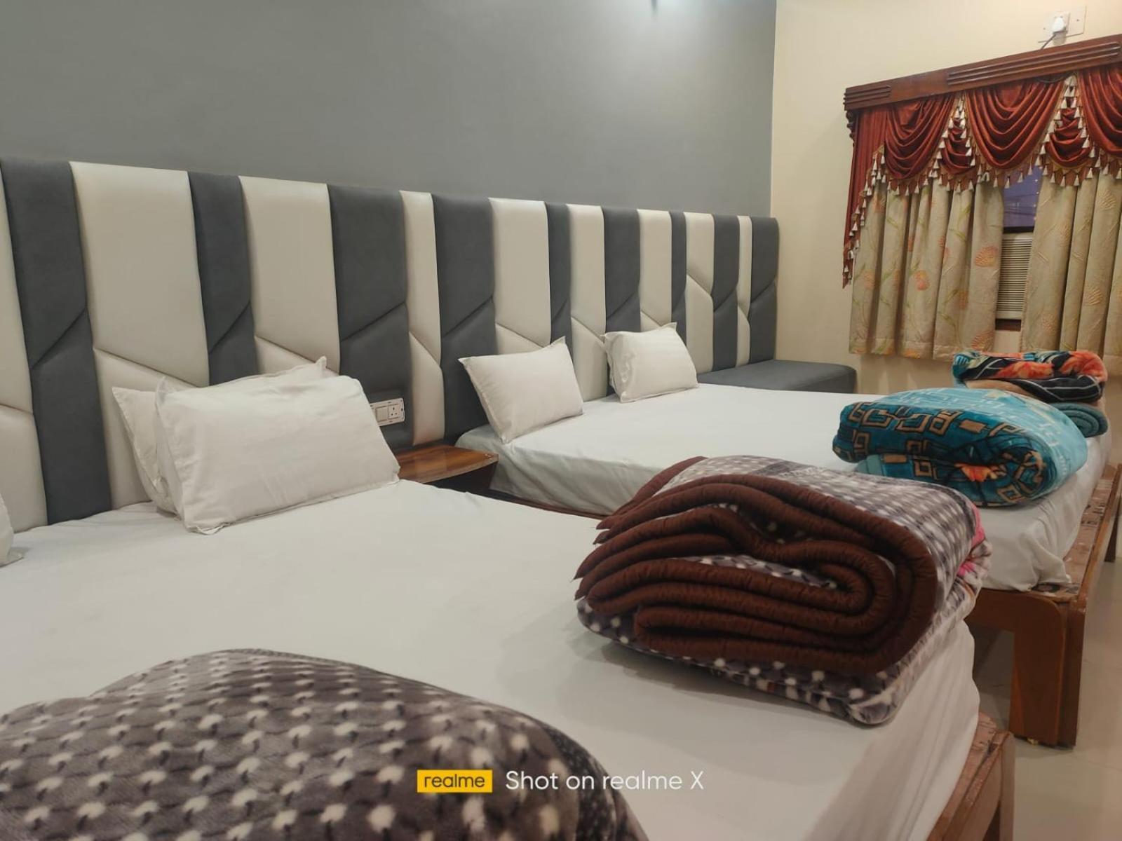 Hotel Pleasure Landmark Удджайн Екстер'єр фото
