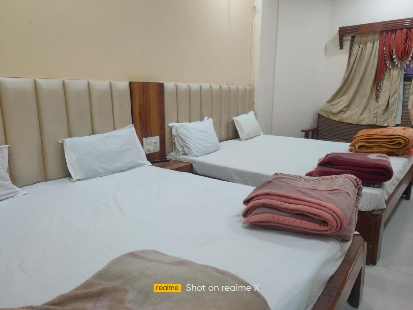 Hotel Pleasure Landmark Удджайн Екстер'єр фото