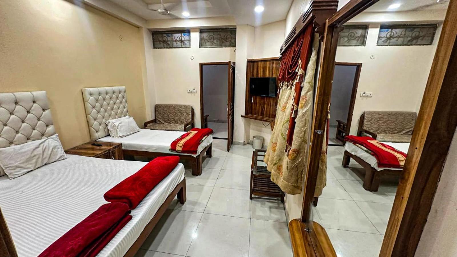 Hotel Pleasure Landmark Удджайн Екстер'єр фото