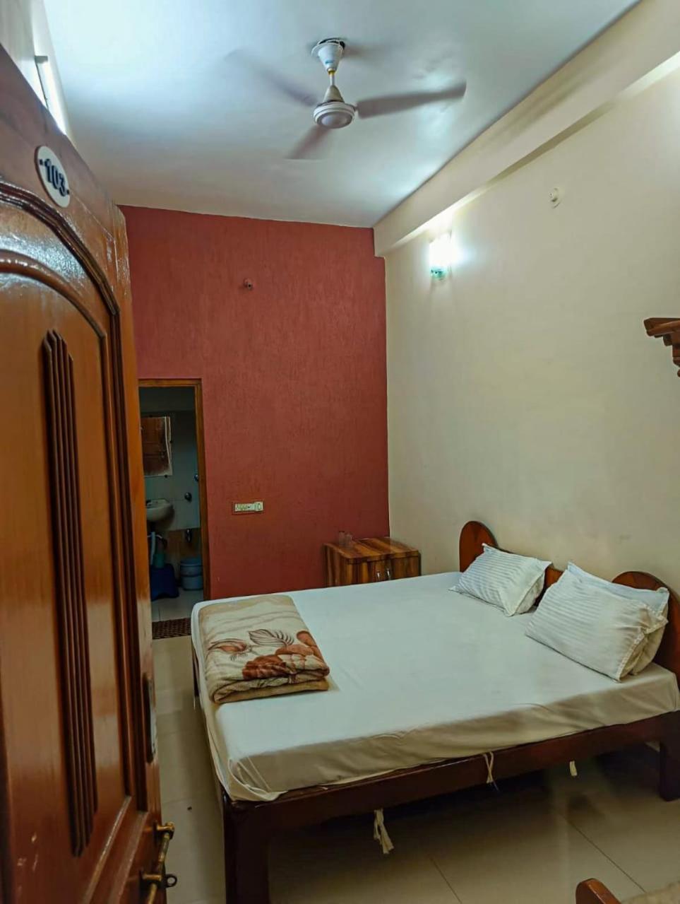 Hotel Pleasure Landmark Удджайн Екстер'єр фото