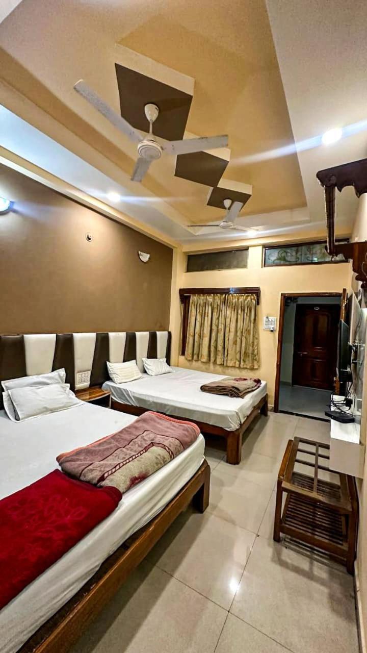 Hotel Pleasure Landmark Удджайн Екстер'єр фото